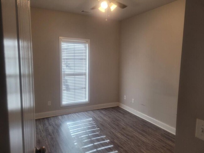 Foto del edificio - 8327 Faith Ln