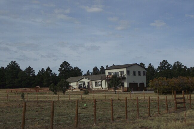 Foto del edificio - 234 Thistle Dr