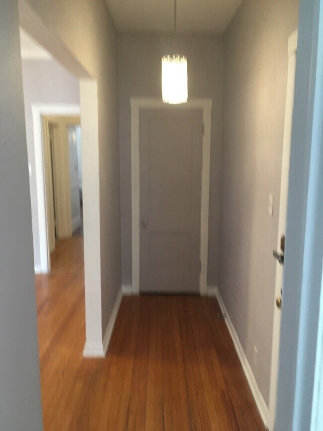 Foyer - 1214 W Norwood St