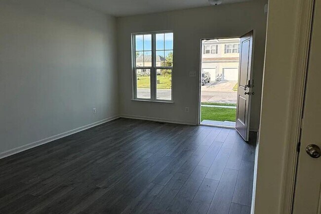 Foto del edificio - 318 Appleby School Rd