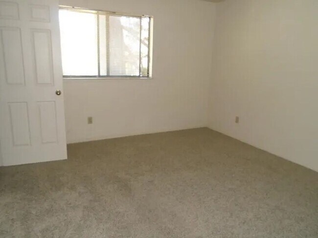 Building Photo - SouthMainStreet-4plex