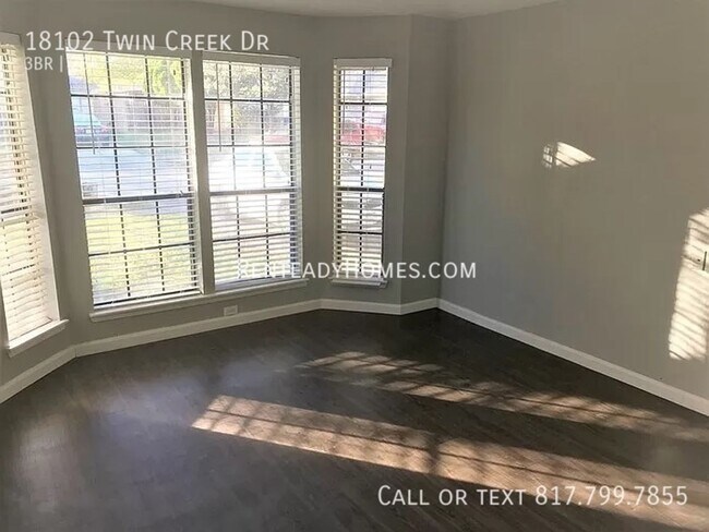 Foto del edificio - 18102 Twin Creek Dr