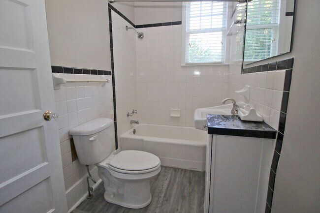 Foto del edificio - Pre-leasing for 2026-2027 Charming 3 Bed /...