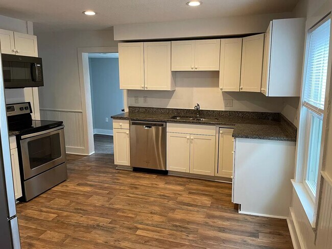 Building Photo - 318 Highland Ave