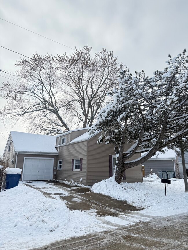 FRENTE - 2525 W Abbott Ave