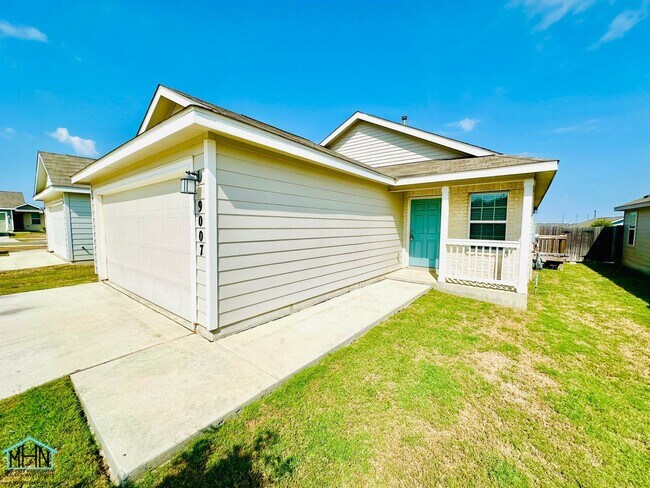 Building Photo - Come Home and Relax in Style in this 3Bedroom 2Bath Home located just a short drive down 1604 fro...