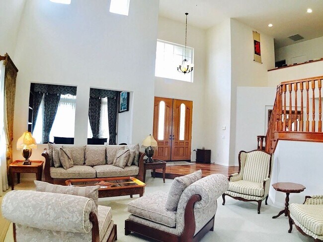 Foto del edificio - Stunning 5 Br 4.5 Ba Porter Ranch Home in ...