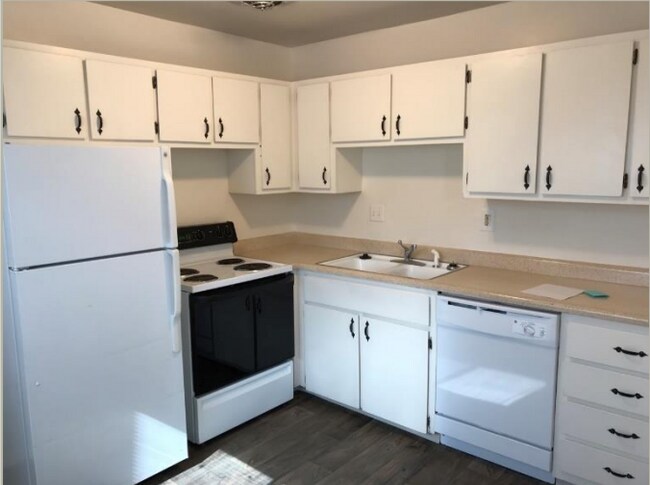 Building Photo - 4401-4411 Everett Dr-#4401