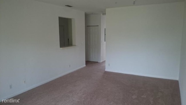 Foto del edificio - 1165 Golden Lakes Blvd