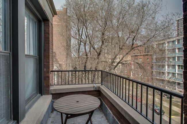 Foto del edificio - 5808 N Kenmore Ave