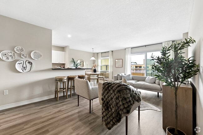 Interior Photo - Sugarcreek Village