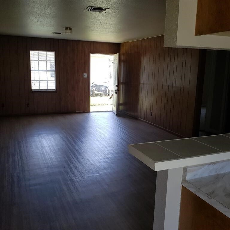 Foto principal - 3200 Waller St