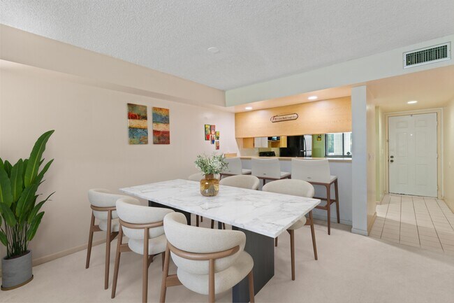 Foto del edificio - 2621 Village Blvd