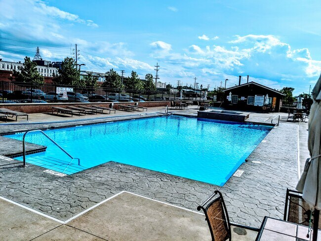 Foto del edificio - 401 W Shoreline Dr