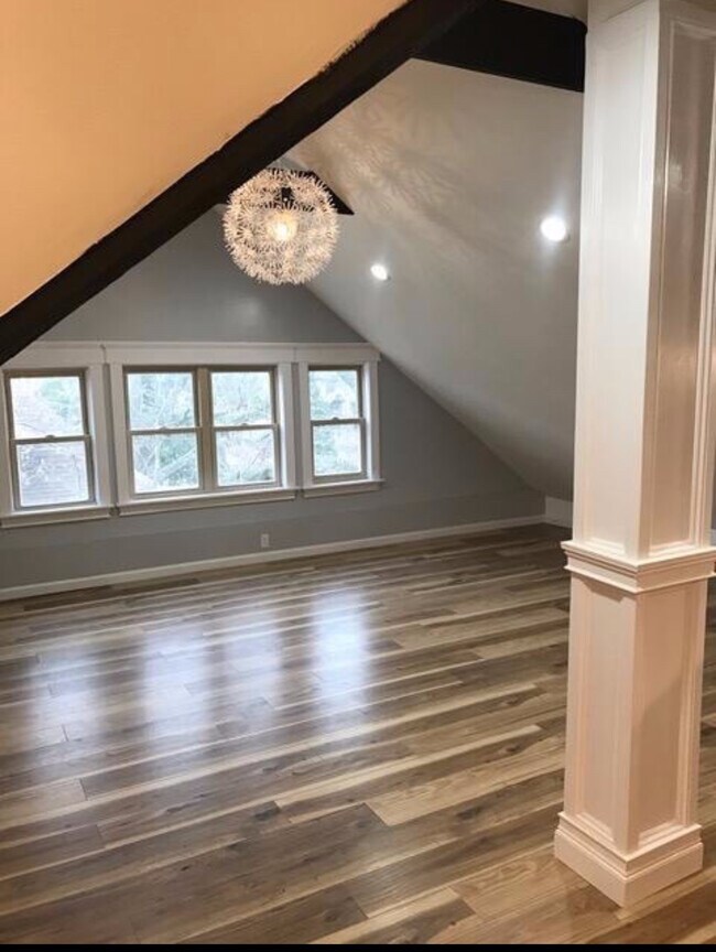 Foto del edificio - 1213 E Jefferson St