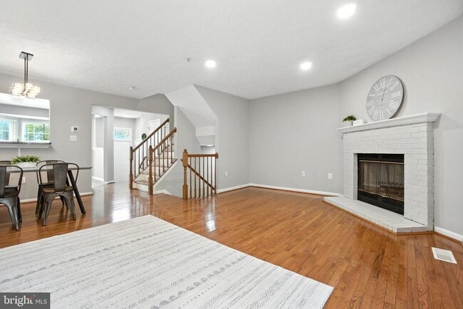 Foto del edificio - 205 Quiet Ridge Ct
