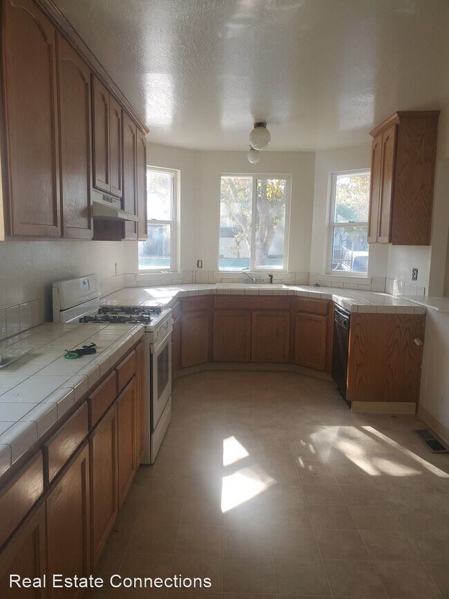 Foto del edificio - 2 br, 2 bath House - 66 N. White Road