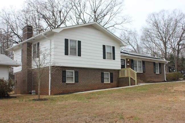 Building Photo - 301 Marseille Dr