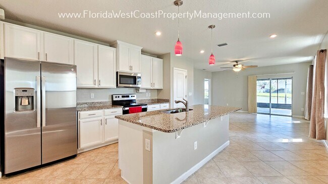 Foto del edificio - LOVELY 3 BEDROOM/2 BATH HOME within SUMMERWOODS PARRISH! AVAILABLE NOW!
