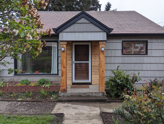 Building Photo - Brentwood-Darlington, 4 bed/2 bath, large ...