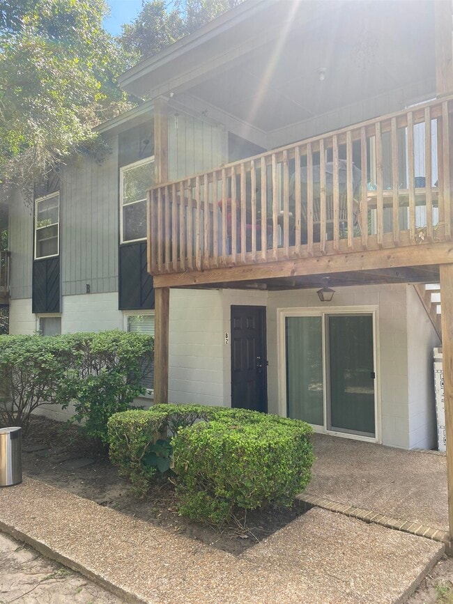 Foto del edificio - 1530 Live Oak Dr