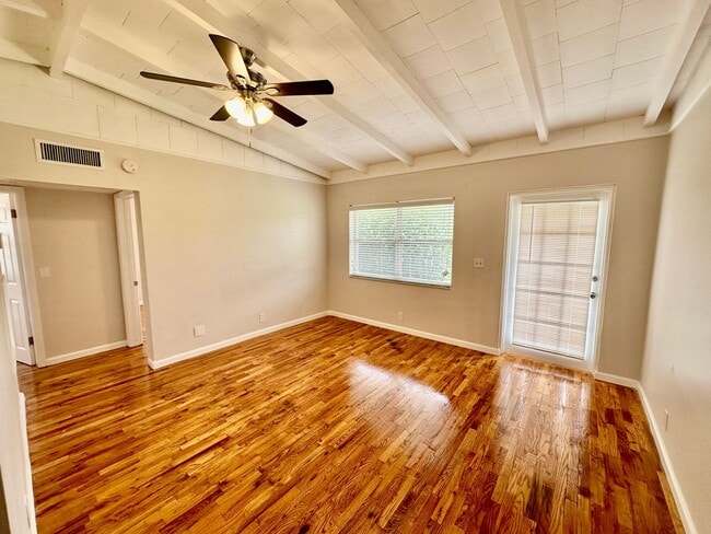 Building Photo - ** CENTRAL NAPLES ** 3 BED / 2 BATH ** ANN...
