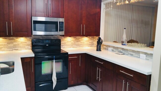 Foto del edificio - 410 NW 214th St