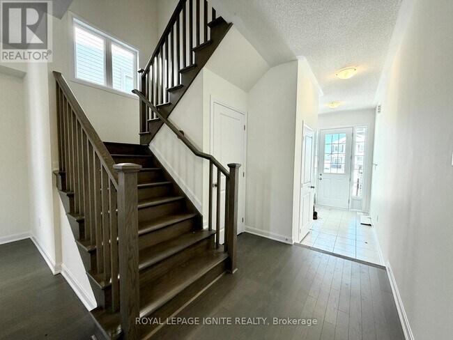 Photo du bâtiment - 107 Windermere Blvd