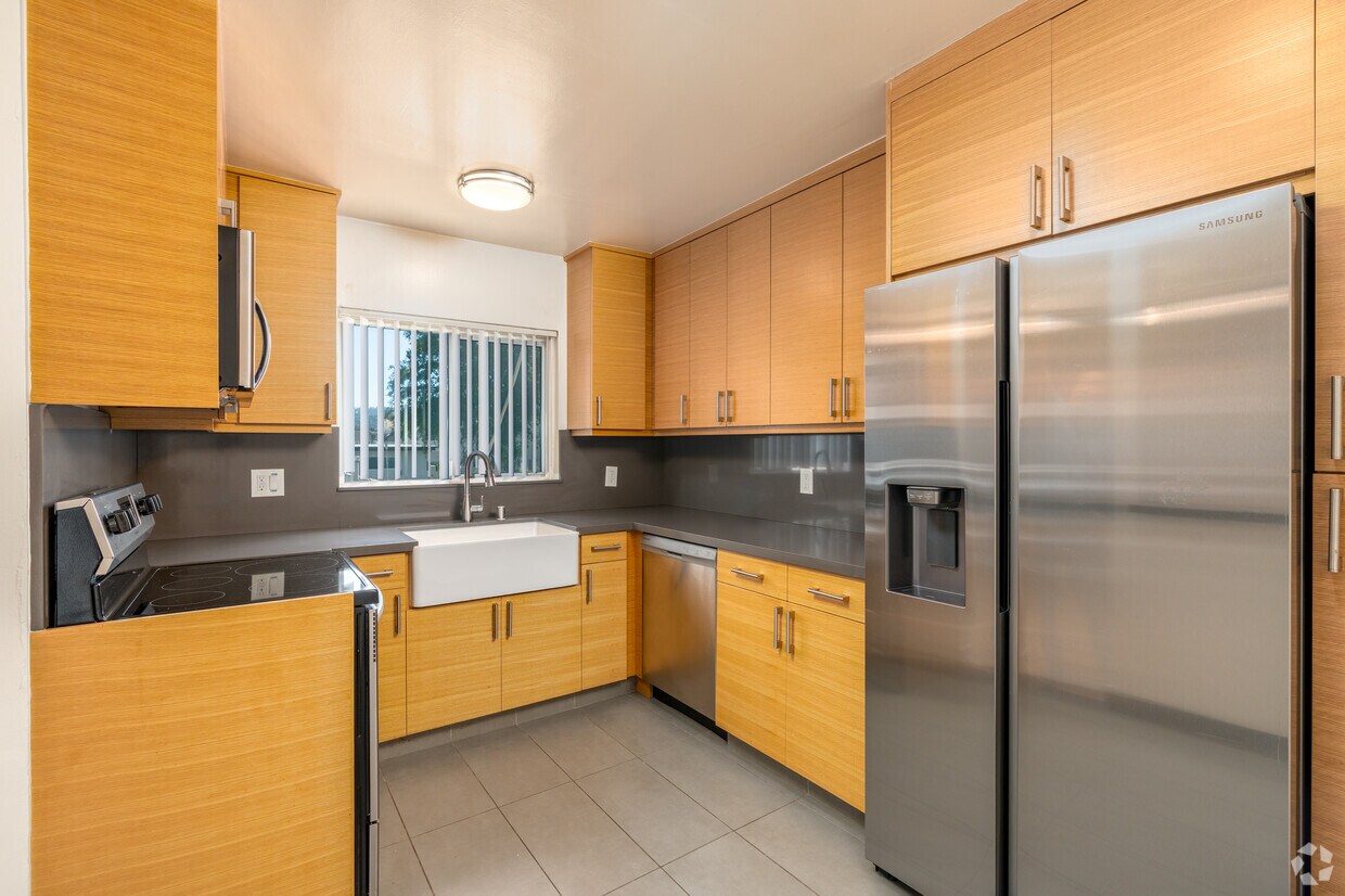 2 habitaciones, 2 baños - 1100 pies cuadrados - Cocina - 11924-11934 Riverside Dr
