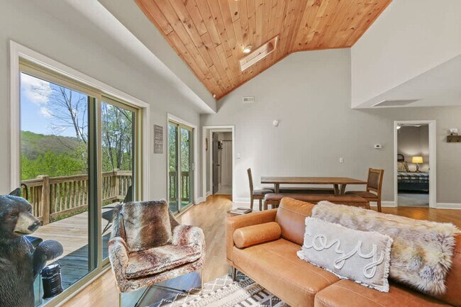 Foto del edificio - 335 Locust Ridge Rd