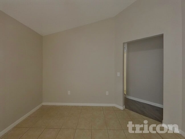 Building Photo - 810 Ognon Ct