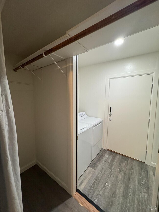 Foto del edificio - 318 Capitol St