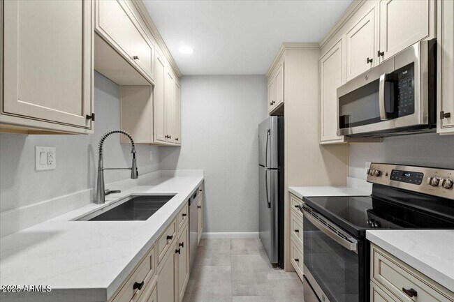 Building Photo - 7430 E Chaparral Rd