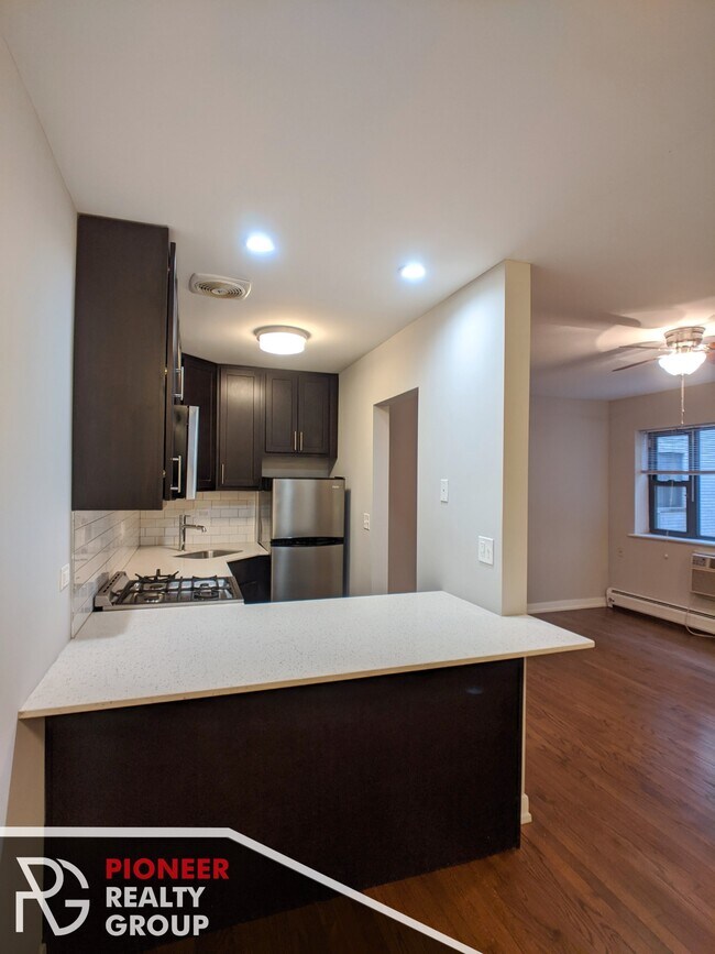 Foto del edificio - 524 W Oakdale Ave