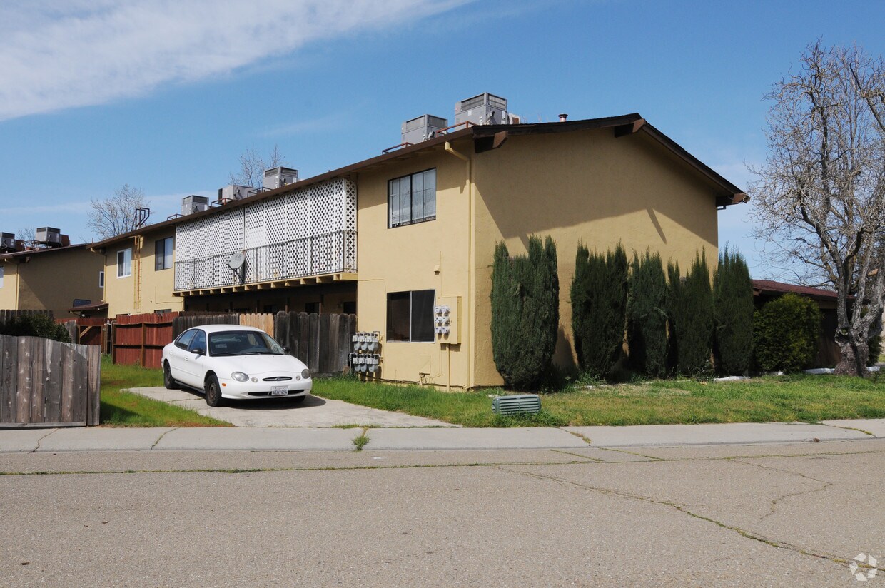 Foto del edificio - 1390 E North St