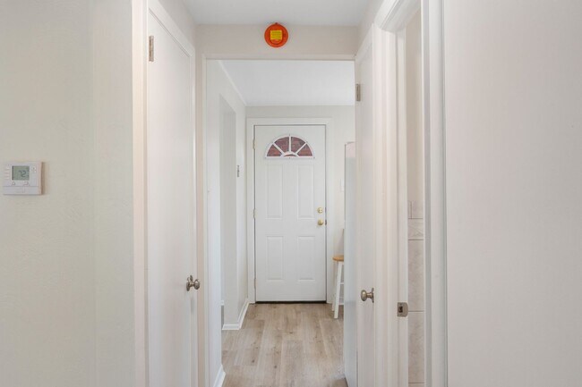 Foto del edificio - Recently Updated 3 Bedroom House In Mt. Wa...