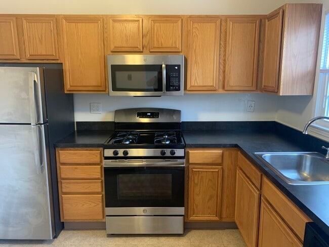 Kitchen 2 - 2 Bedroom 2 Bath - Lord Essex Apartments
