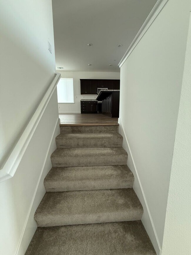 Building Photo - LAKE VIEW