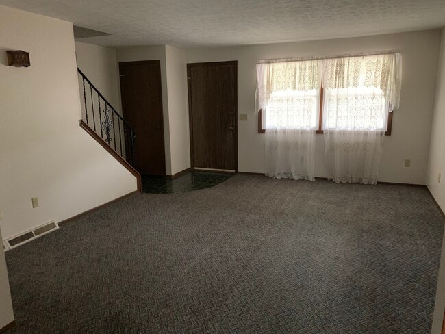 Living room - 7625 Stuhldreher St NW