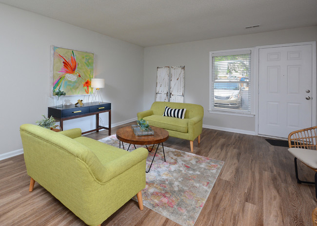 Building Photo - Newly remodeled 3-bedroom Townhome
