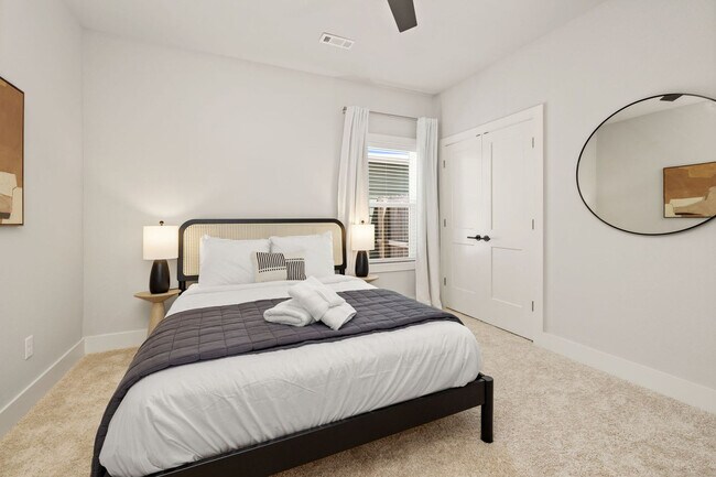 Foto del edificio - 913 NE Hts Ln