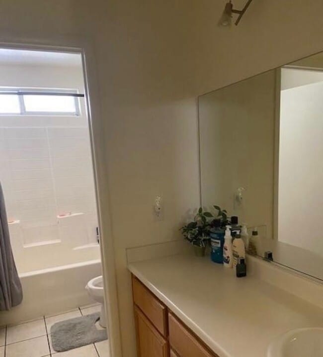 Building Photo - BEAUTIFUL 2 Bedroom 2 Bath Home