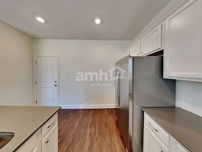 Building Photo - 617 Rivermist Drive