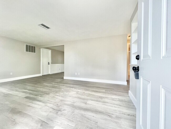Foto del edificio - 3624 Oakhurst Dr