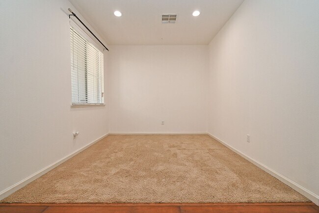Building Photo - $3,490- GORGEOUS 3 BEDROOM HOME IN HAYWARD...