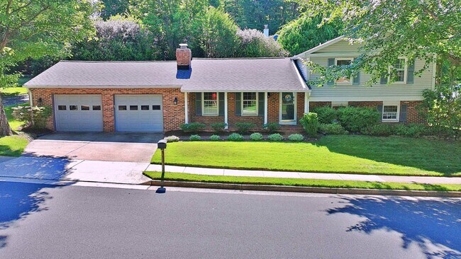 Foto del edificio - 8097 Winding Way Ct