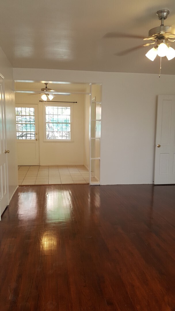 Foto del edificio - 4355 Texas St