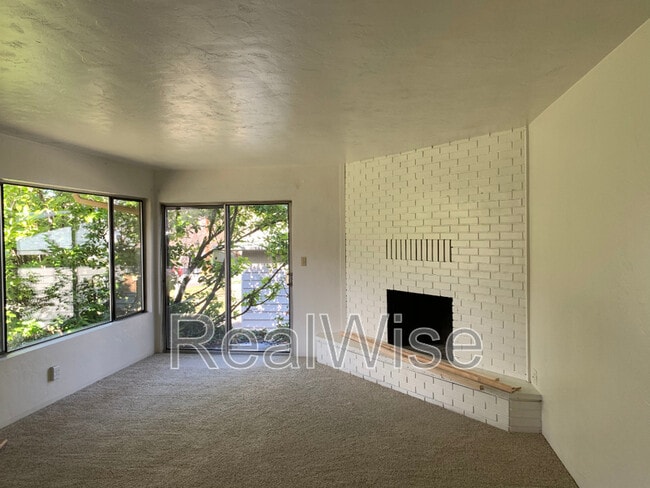Building Photo - 860 Glendale Ave