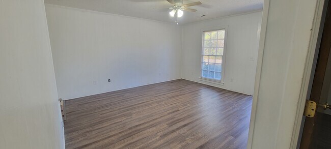 Foto del edificio - 5426 Sidbury Rd