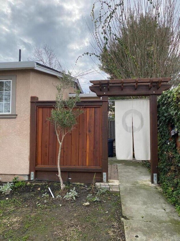 Foto principal - 696 Upton St